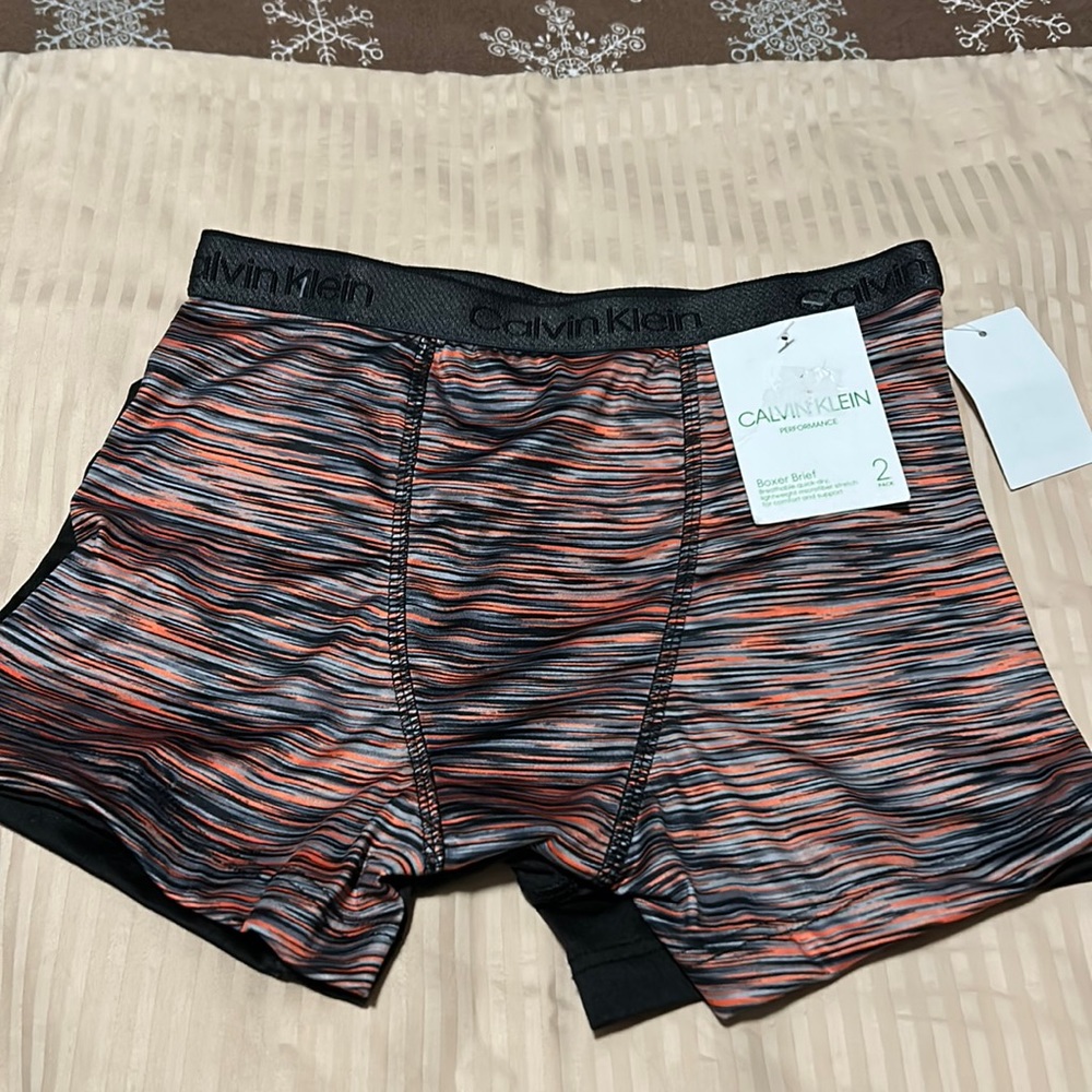 Calvin Klein  2 pcs boys boxer  size m 8/10 nwt